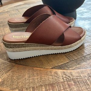 NWOT Bertuchi Made In Spain Women’s Wedge Sandal - 7.5